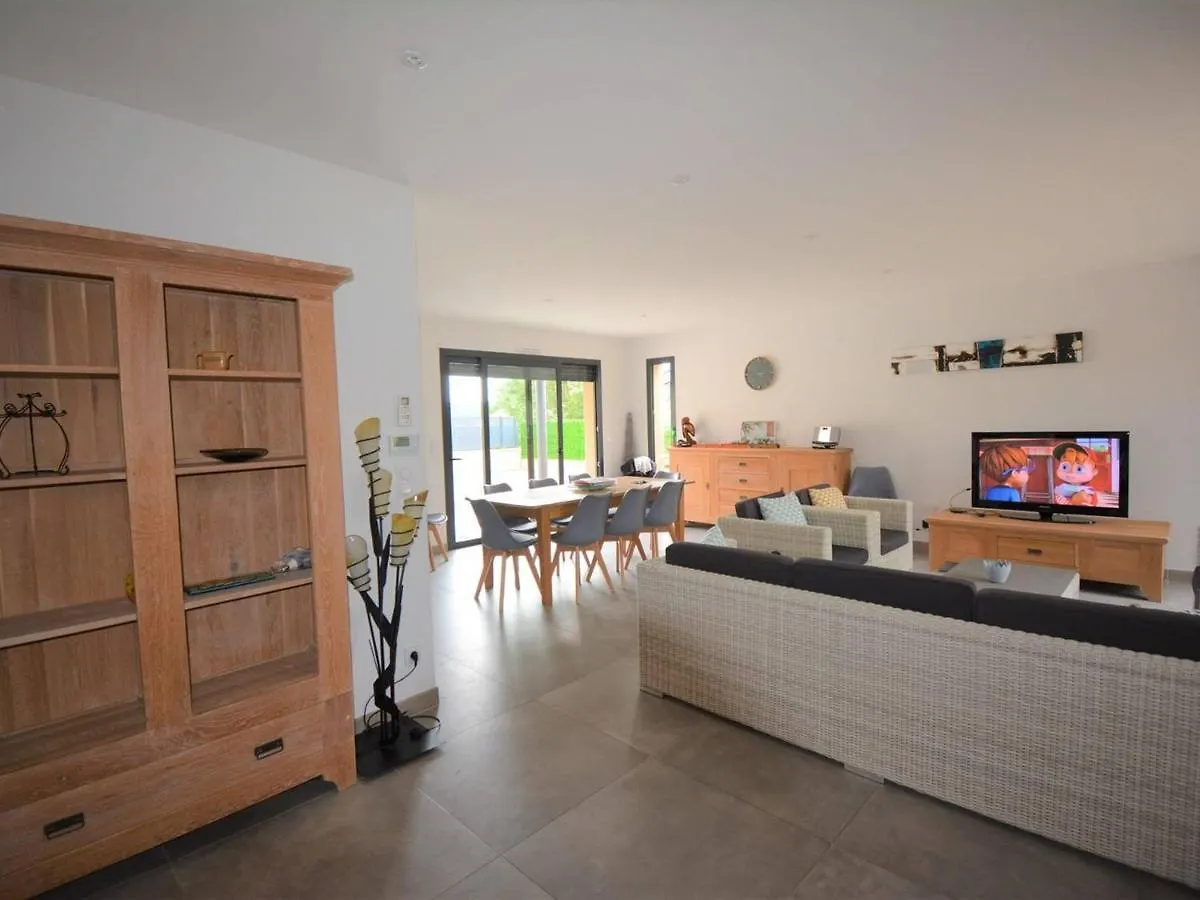 Villa 4 Suites Avec Spa De Nage, Terrasse Et Clim - Proche Centre Ruoms - Fr-1-382-149 0*,  France